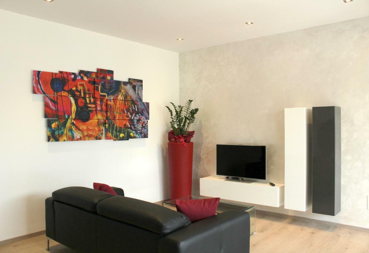 Cosy Torri Apartments Torri Del Benaco Exteriör bild