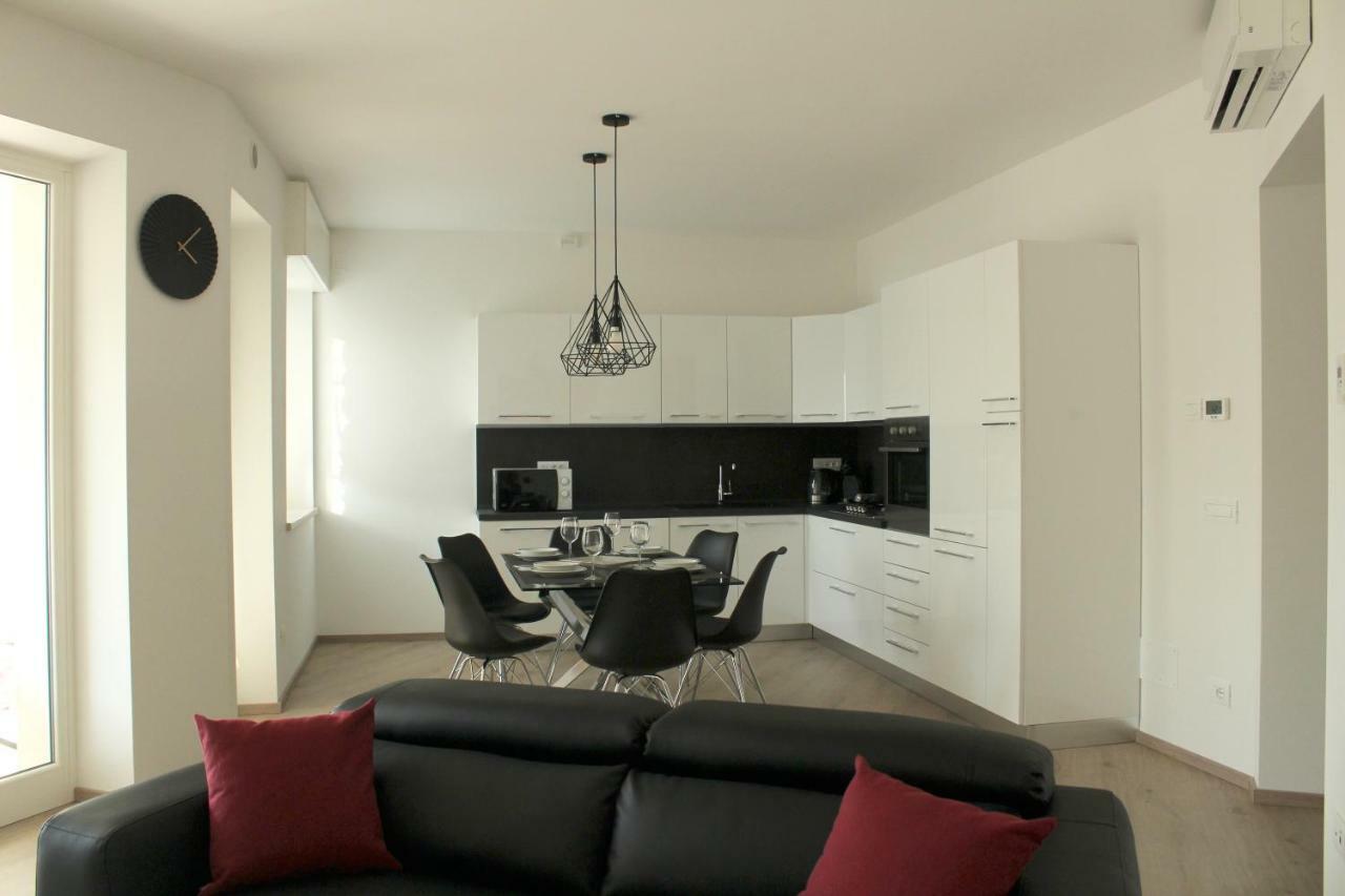 Cosy Torri Apartments Torri Del Benaco Exteriör bild